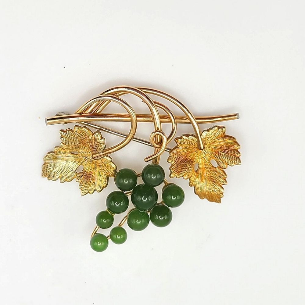 VINTAGE  14k overlay Krementz Brooch Pin,  Jade 1940's